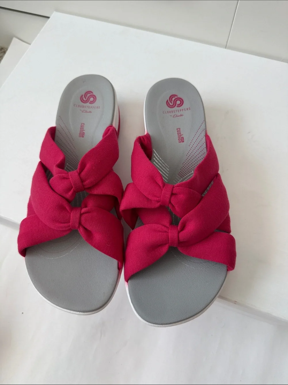 Clarks Cloudsteppers Women's Bright Pink Knotted Slide Sandals